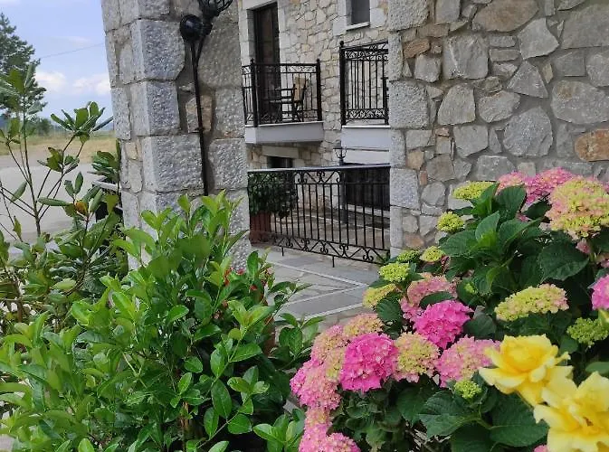 Xenonas Ouranogeiton בית הארחה 3*