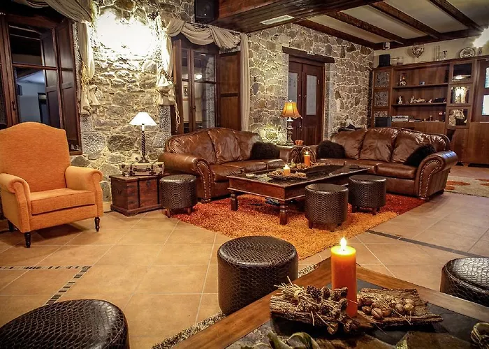 Xenonas Ouranogeiton בית הארחה 3*