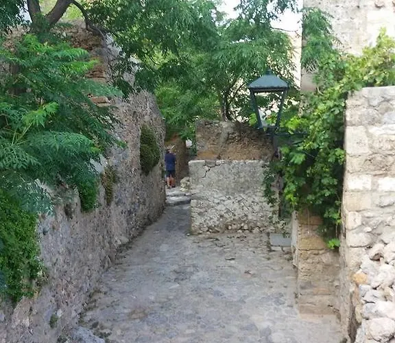 Xenonas Ouranogeiton בית הארחה